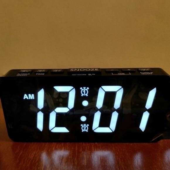 DUAL ALARM CLOCK Digital 24HR USB Charger Large Display Dimmable New - Picture 4 of 12